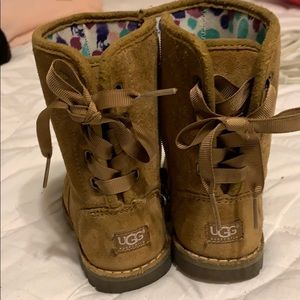 Ugg girls toddler Size 9 brown lace up sherpa lined boots